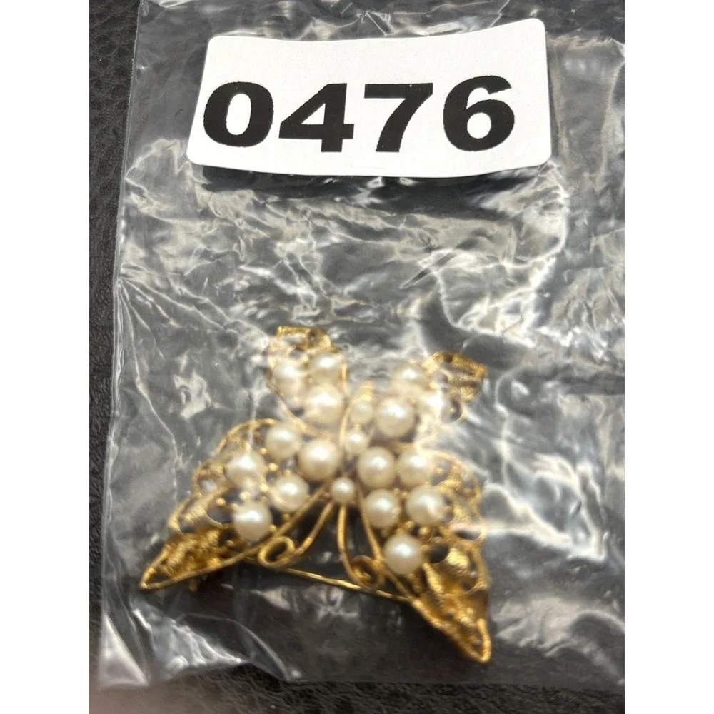 Vintage 80s Gold Tone Faux Pearl Butterfly Brooch Pin Filigree Wings